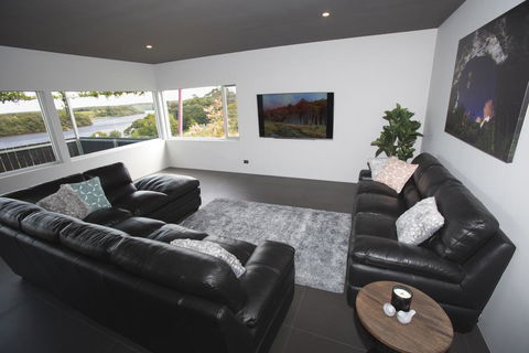 Nelson Victoria Luxury Holiday Accommodation - Getaway Accommodation 3