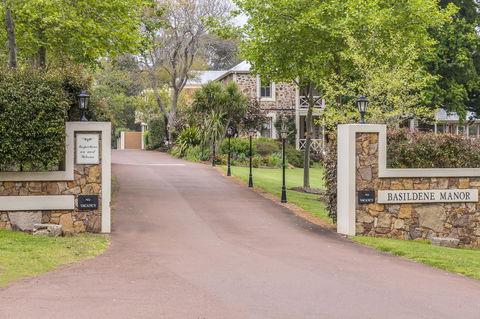 Grand Mercure Basildene Manor - Getaway Accommodation 15