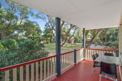 Discovery Parks - Woodman Point - Getaway Accommodation 40