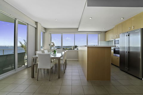 Luxury Suite Bunbury - Getaway Accommodation 9