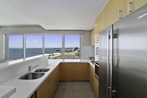 Luxury Suite Bunbury - Getaway Accommodation 8