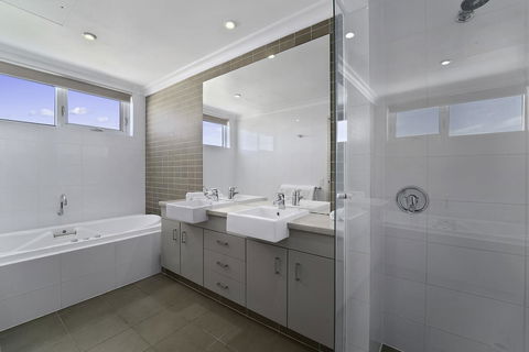 Luxury Suite Bunbury - Getaway Accommodation 11