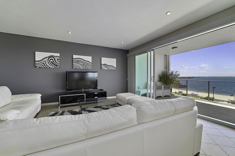 Luxury Suite Bunbury - Getaway Accommodation 5