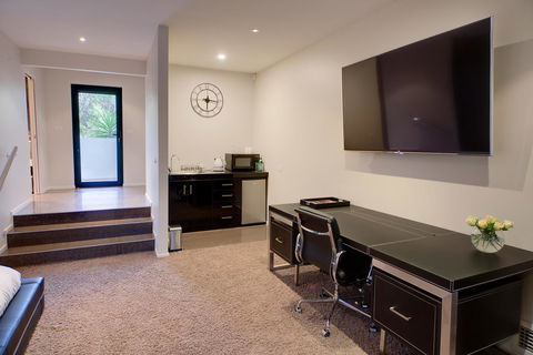 Amare Beachside Luxury - Getaway Accommodation 16
