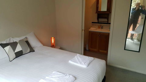 City Townhouse Walking Distance To City - Getaway Accommodation 3