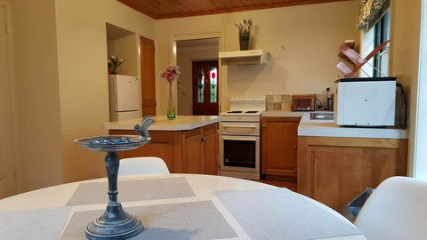 City Townhouse Walking Distance To City - Getaway Accommodation 9