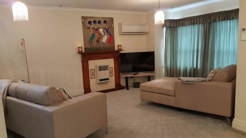 City Townhouse Walking Distance To City - Getaway Accommodation 5
