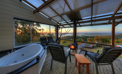Island View Spa Cottage - Getaway Accommodation 1