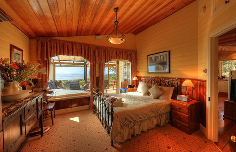 Island View Spa Cottage - Getaway Accommodation 2