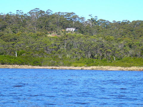 Island View Spa Cottage - Getaway Accommodation 4