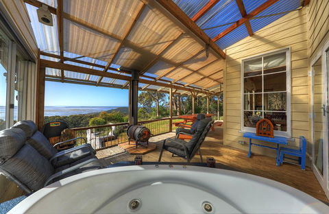 Island View Spa Cottage - Getaway Accommodation 8