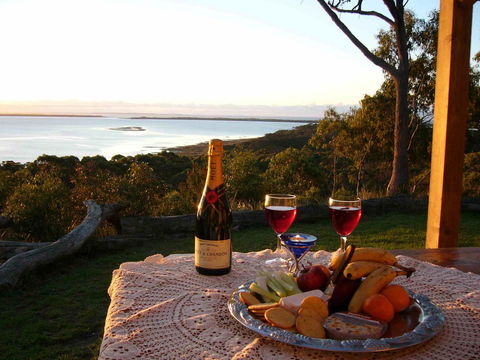 Island View Spa Cottage - Getaway Accommodation 0