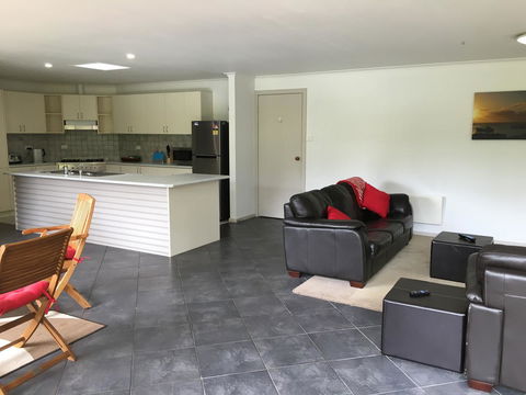 Island Breeze Motel - Getaway Accommodation 3