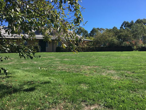 CLAYFIELD HOMESTEAD - Rustic Country Accommodation - Getaway Accommodation 1
