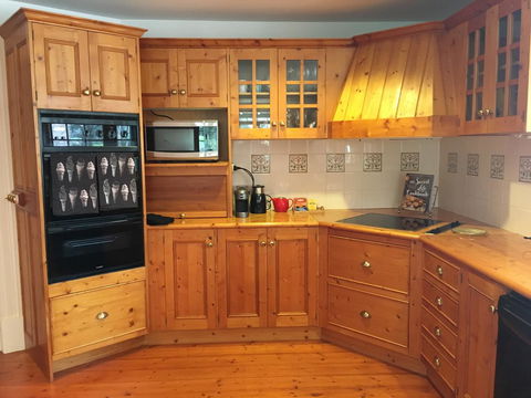 CLAYFIELD HOMESTEAD - Rustic Country Accommodation - Getaway Accommodation 6