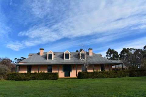 CLAYFIELD HOMESTEAD - Rustic Country Accommodation - Getaway Accommodation 0