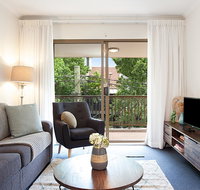 Newly-furnished 2-Bed Apartment with Gym and Pool - Getaway Accommodation