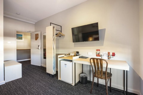 Nightcap At Ocean Beach Hotel - Getaway Accommodation 2