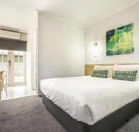 Nightcap at Skyways Hotel - Getaway Accommodation