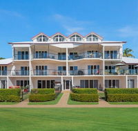 Ocean Breeze Near Parks and Rowes Bay - Getaway Accommodation