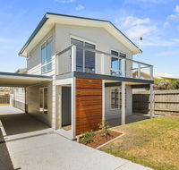 Ocean Chill 10 Minutes Drive to Phillip Island Pet Friendly Family Home Sleeps 8 - Getaway Accommodation