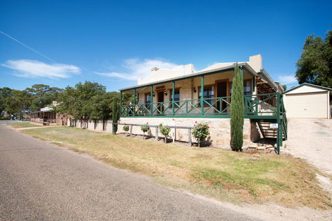 Old Swanport General Store, Swanport-Murray River - Getaway Accommodation 0