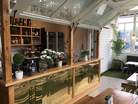 Oscars Hotel And Cafe Bar - Getaway Accommodation 0