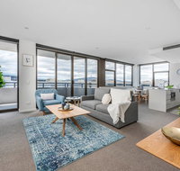 Oversized Luxe 1 Bedder - Amazing Barton - Gym - Getaway Accommodation