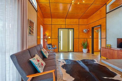 Palm Springs Suite - Getaway Accommodation 2