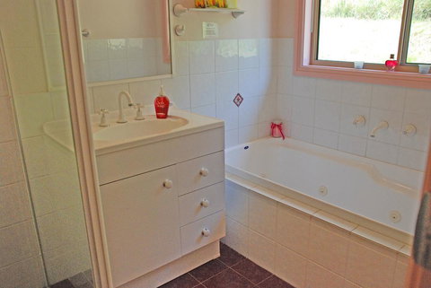 Peacehaven Country Cottages & Farmstay - Getaway Accommodation 1