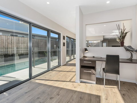 Pebbles At Casuarina Beach - Getaway Accommodation 3