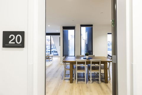 Q Squared Serviced Apartments - Getaway Accommodation 3