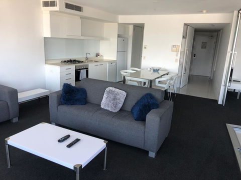 Q1 1 Bedroom Apartment On 30th Floor - Getaway Accommodation 1