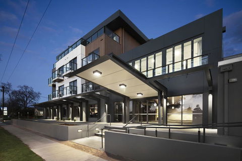 Quality Hotel Lakeside - Getaway Accommodation 0