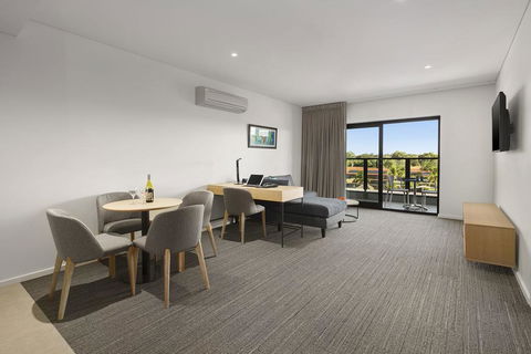 Quality Hotel Lakeside - Getaway Accommodation 3