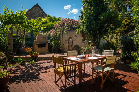 Queen Bee Cottage, Milton - Getaway Accommodation 1