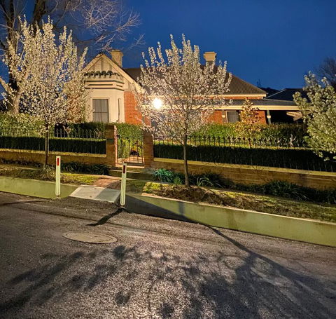 QUILTY HOUSE (Formerly Beethovens) - Getaway Accommodation 0