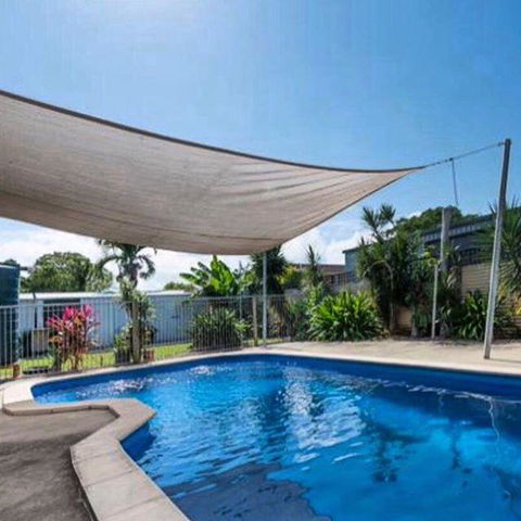 QUIRKY QUEENSLANDER 6 BEDROOM HOME - Getaway Accommodation 3