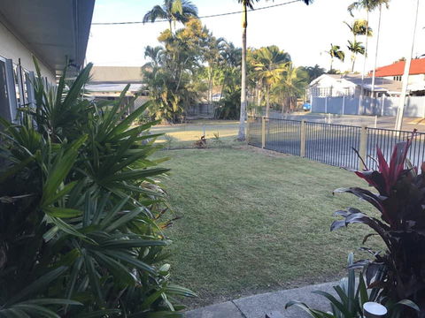 QUIRKY QUEENSLANDER 6 BEDROOM HOME - Getaway Accommodation 2