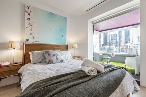 QV2 APARTMENT ON SWANSTON ST - Getaway Accommodation 0