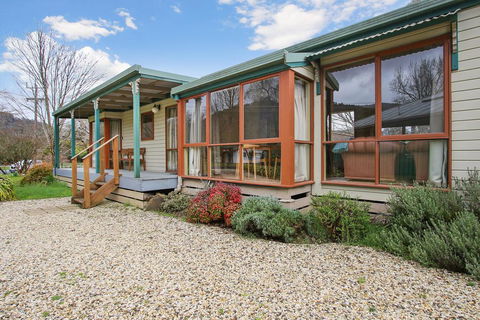 R & R In Bright - Short Walk To Town - Getaway Accommodation 0