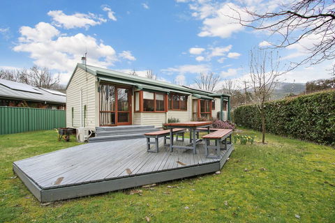 R & R In Bright - Short Walk To Town - Getaway Accommodation 1