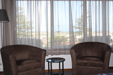 Raglan Motor Inn - Getaway Accommodation 3