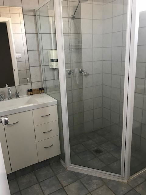 RAILWAY HOTEL MOTEL - Getaway Accommodation 1