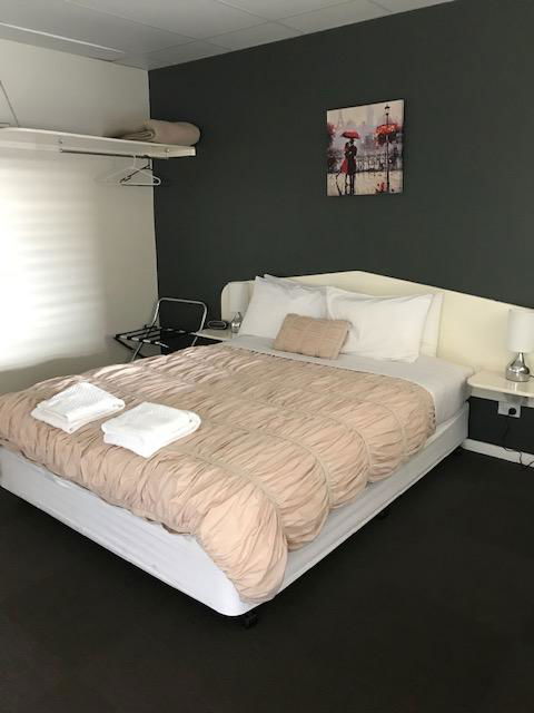 RAILWAY HOTEL MOTEL - Getaway Accommodation 3