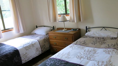 Ravensbourne Escape - Cedar Lodge - Getaway Accommodation 3