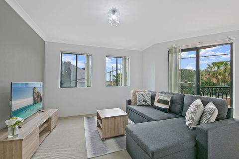 REDFERN 3 BEDROOM APARTMENT FREE PARKING WALK TO CENTRAL STATION NRE187 - Getaway Accommodation 0