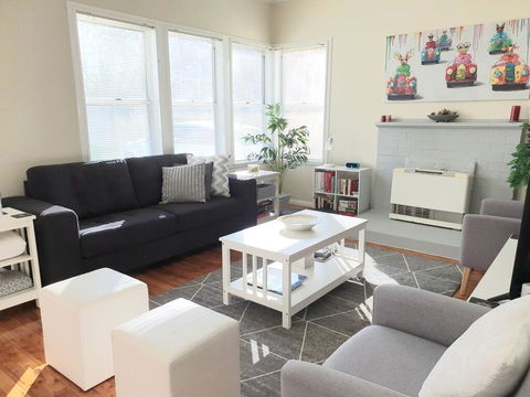 Ronelle Cottage - Getaway Accommodation 3