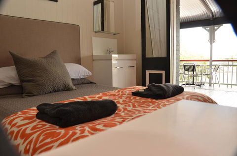 Royal Gatton Hotel - Getaway Accommodation 2