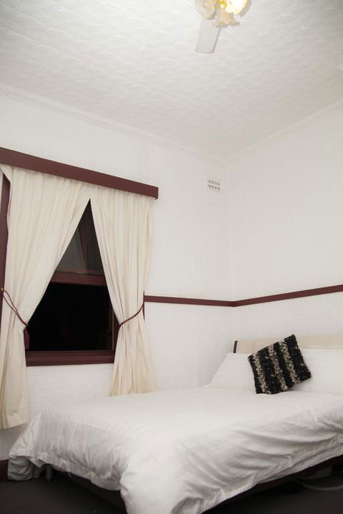 Royal Mail Hotel Jerilderie - Getaway Accommodation 3